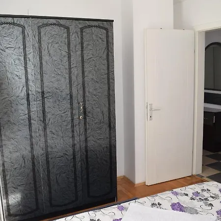 Holiday home Nermin *